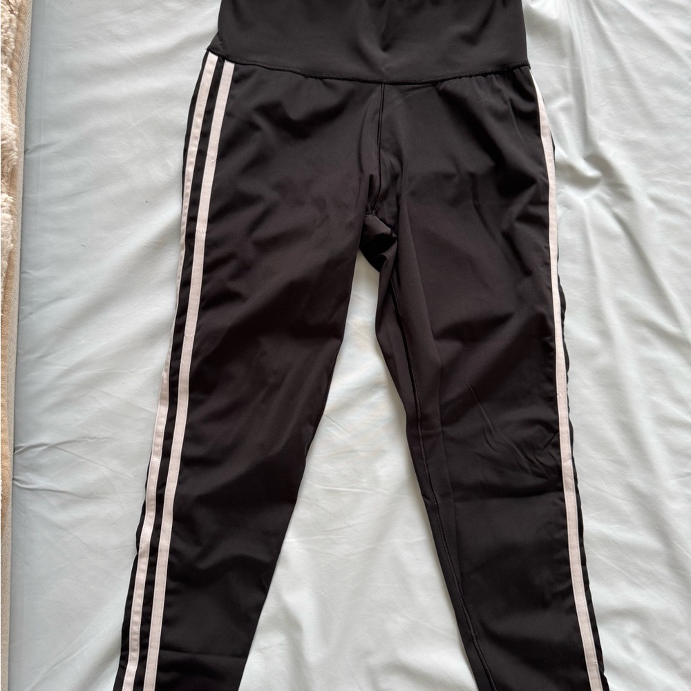 Women’s Adiddas leggings (m)